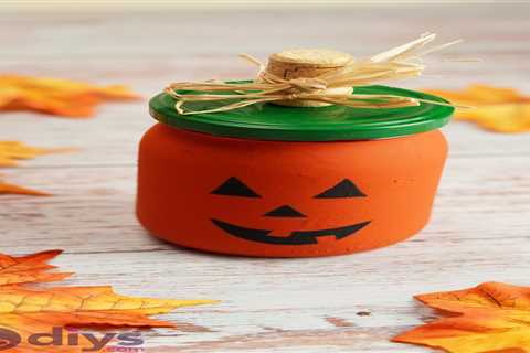 DIY Halloween Mason Jar – Paint Your Mason Jar as a Halloween Pumpkin