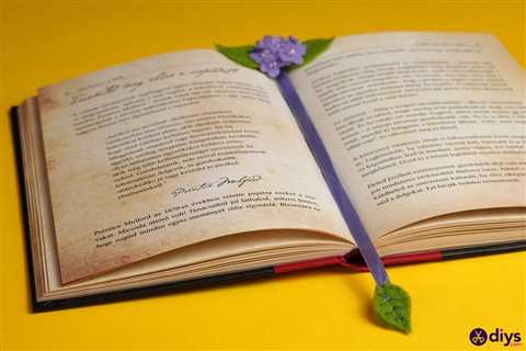 How to Craft a DIY Felt Flower Bookmark in Just 8 Steps
