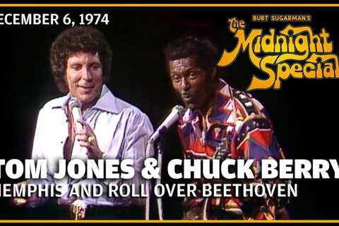 Tom Jones & Chuck Berry Perform Together, Singing “Roll Over Beethoven” & “Memphis” (1974)