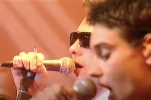 Shane MacGowan & Sinéad O’Connor Duet Together, Performing a Moving Rendition of “Haunted” (RIP)