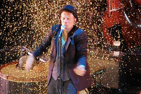 A Fan-Made Film Reconstructs an Entire Tom Waits Concert from His “Glitter and Doom Tour” (2008)