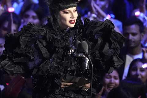 Ariana Grande and Lady Gaga shine at the MTV VMAs with wins and performances